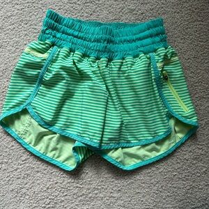 Lululemon hotty hot 4” shorts size 6